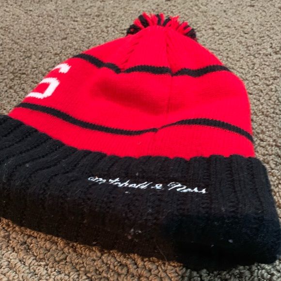 Chicago Bulls Beanie by Mitchell & Ness - Picture 3 of 6